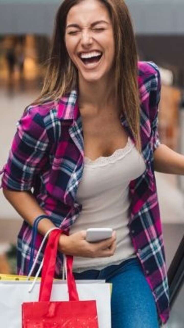 girls shopping