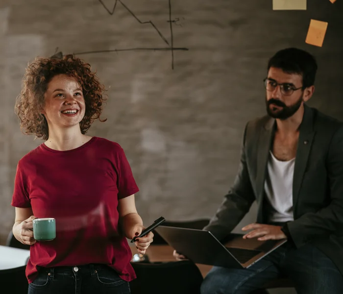 2 people having a meeting